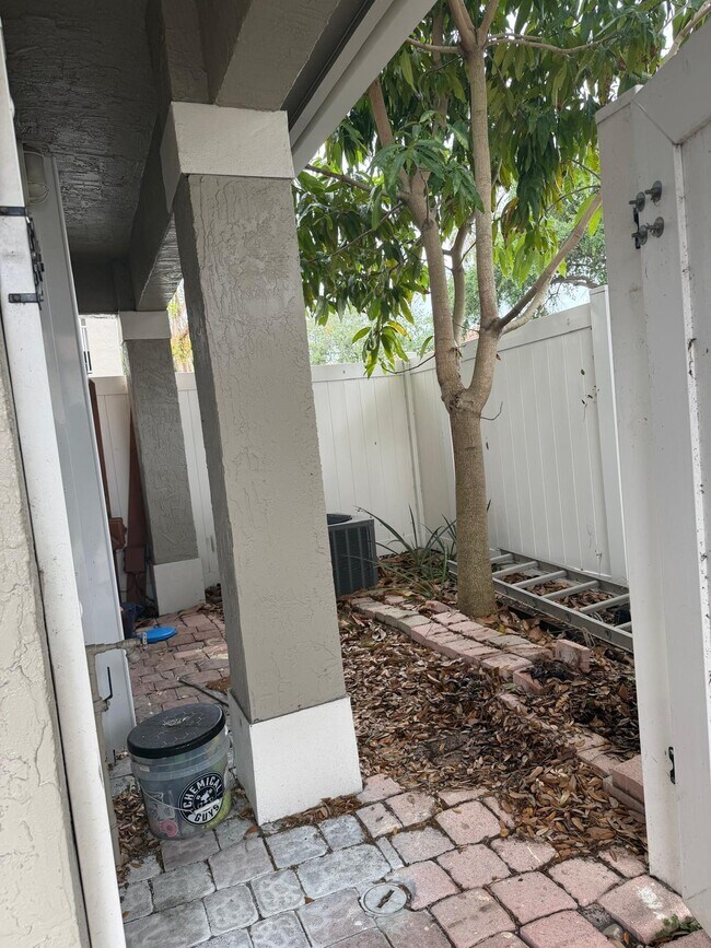 Building Photo - 5362 SW 125th Ave