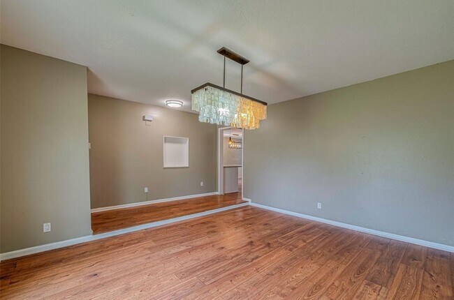 Building Photo - 10902 Sagevale Ln