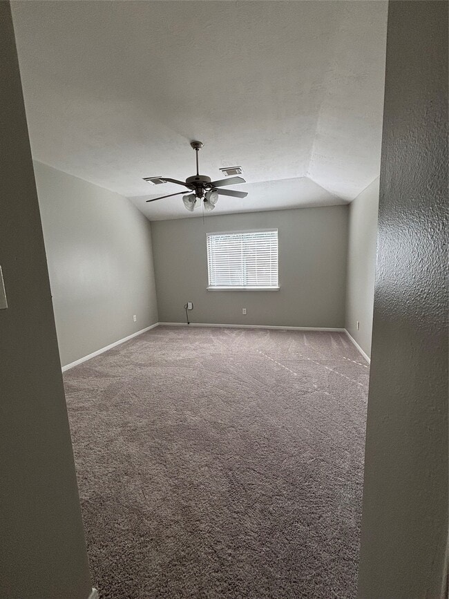 Building Photo - 1702 Oak Ridge Dr