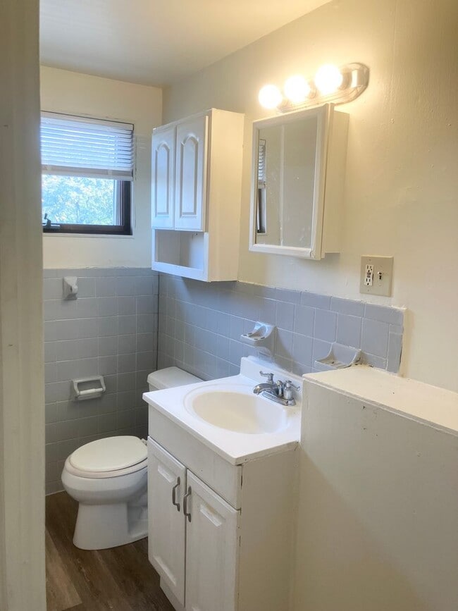 Building Photo - CAROLINE 209-211