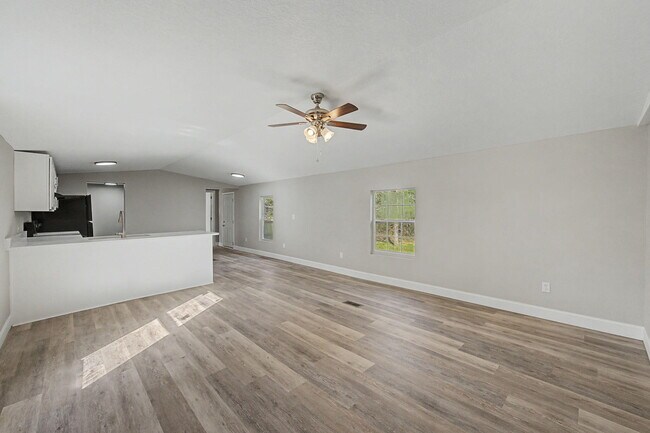 Building Photo - 512 W Bach Dr