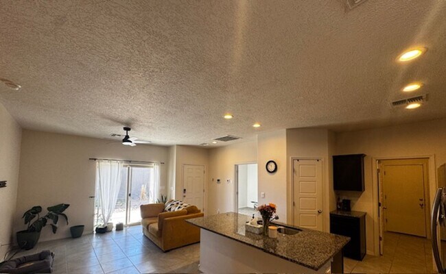 Building Photo - Newer 3 Bed / 2 Bath Home (Built 2024) in Los Lunas