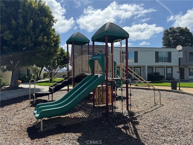 Building Photo - 11115 Slater Ave