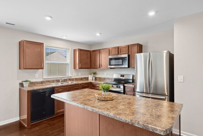 Building Photo - ?Beautifully F?resh Painted Carpetless 4-B...