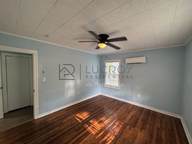 Building Photo - 1816 Kenmore Dr