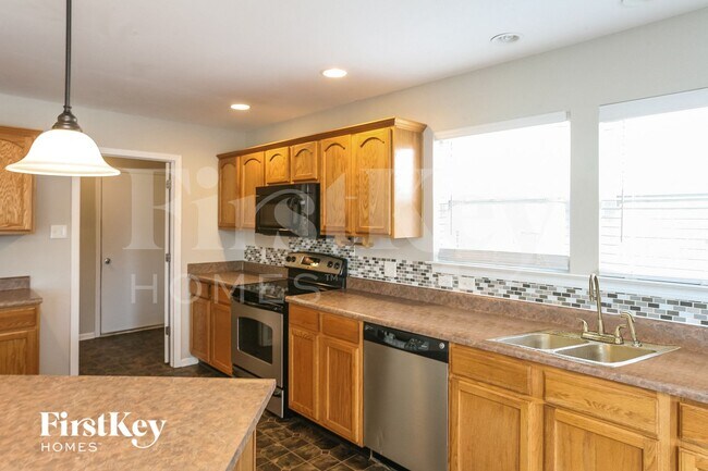 Building Photo - 10077 Pine Grove Way