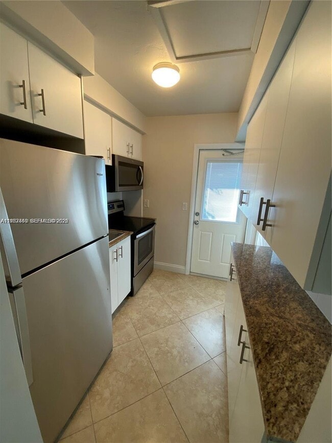 Building Photo - 1061 NE 34th St