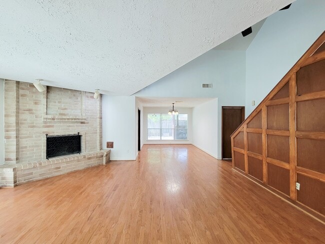 Building Photo - 2030 Creek Valley Ln