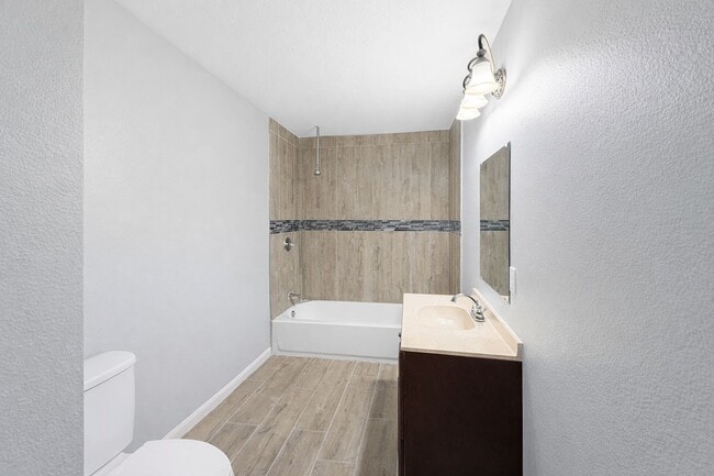 Building Photo - 111 Otis Ln