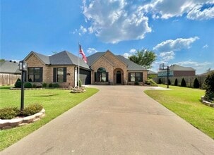 Building Photo - 11890 Club House Pkwy