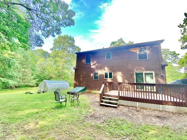 Building Photo - 48 Briarwood Rd