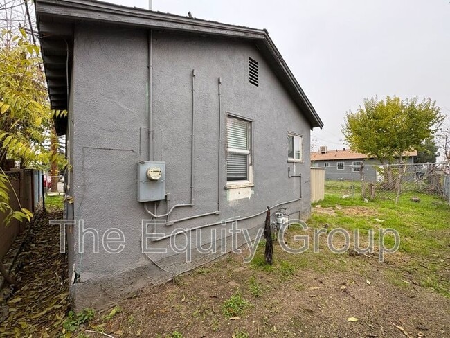 Building Photo - 311 E Grove Ave