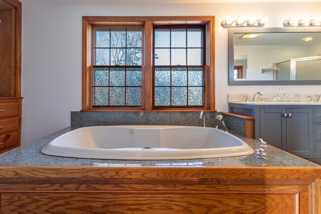 Building Photo - 4 Pheasant Ct