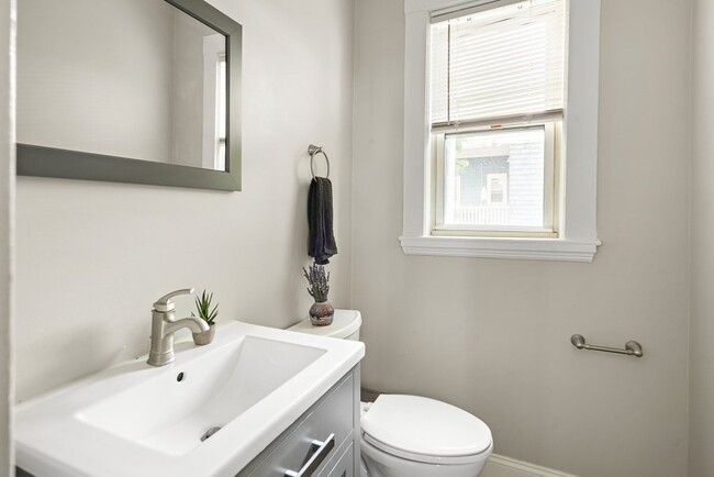 Building Photo - 39 Edison Green