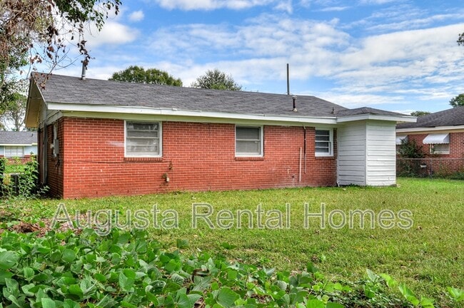 Building Photo - 128 E Hall St