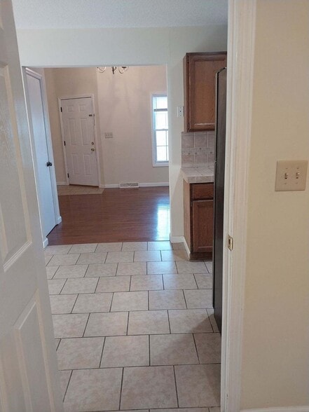 Building Photo - 106 Car Mol Dr