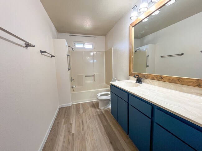 Building Photo - HOUSE - COTTONWOOD