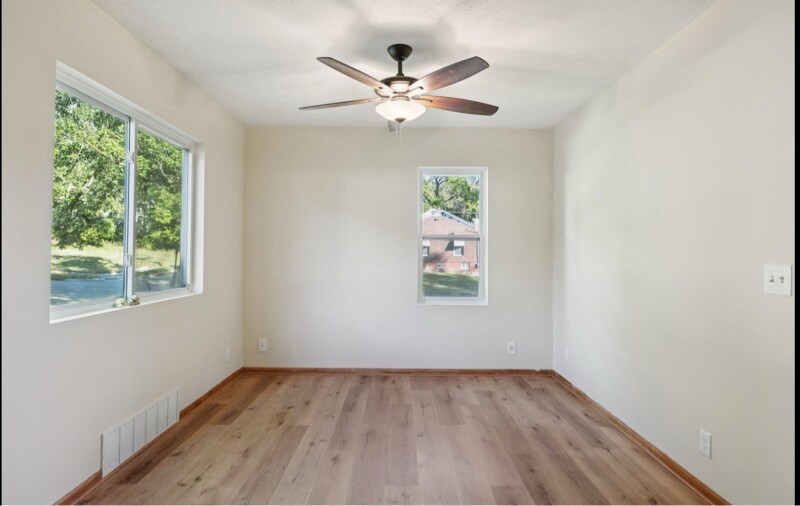 Building Photo - 3355 N 40th Ave