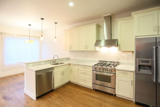 Building Photo - Spacious three-story 4BR/3BA single family...