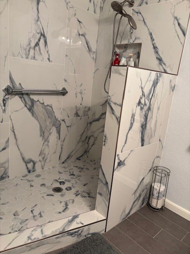 Building Photo - Lovely Updated 2bed/2bath Home in desert landscape of 45+ Active Adult Community of Leisure World...