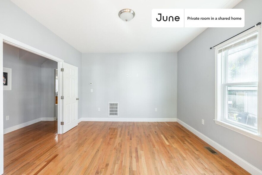 Building Photo - Room in Shared 4 bed/1 bath home