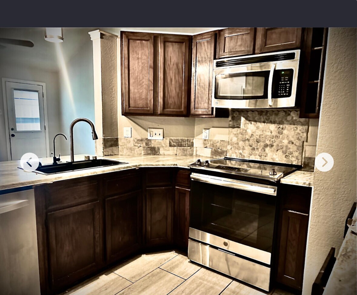 Building Photo - 213 Hickory Springs Dr