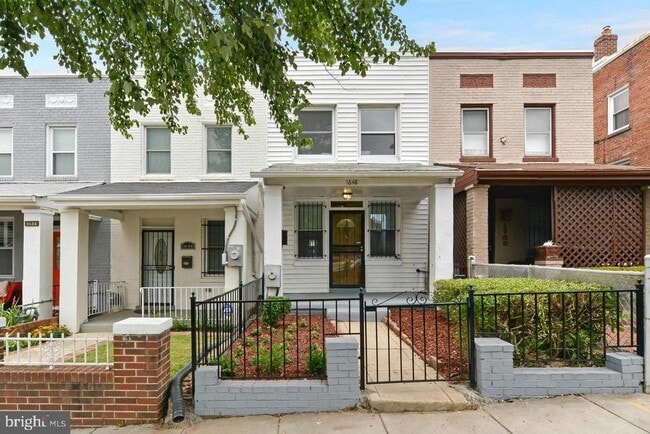 Building Photo - 1648 L St NE