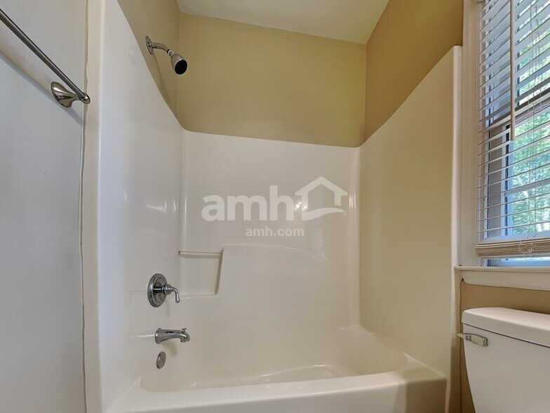 Building Photo - 5705 Beargrass Ln