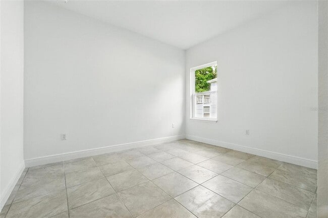 Building Photo - 7738 N Creek Way