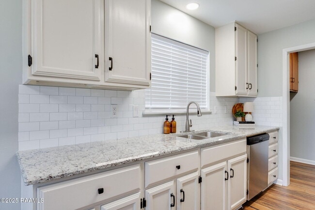 Building Photo - 103 Pinion Cir