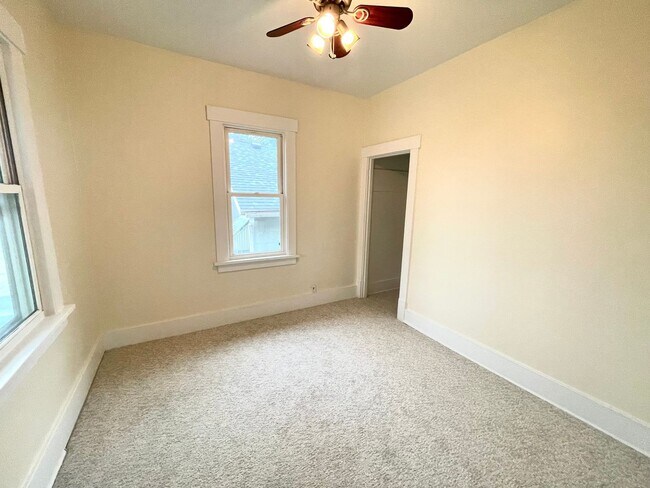 Building Photo - South Omaha Bungalow