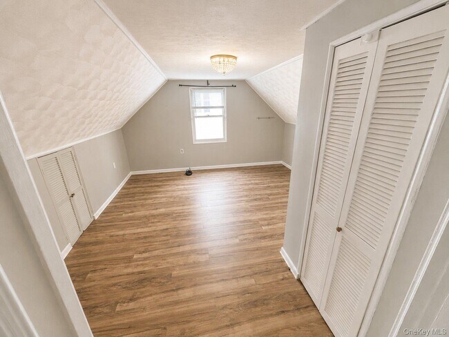 Building Photo - 17 Greenview Ave