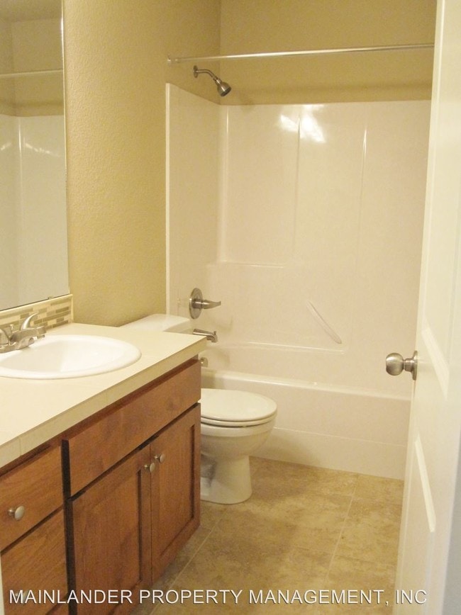 Building Photo - 2219 SE Trolley Line Ln