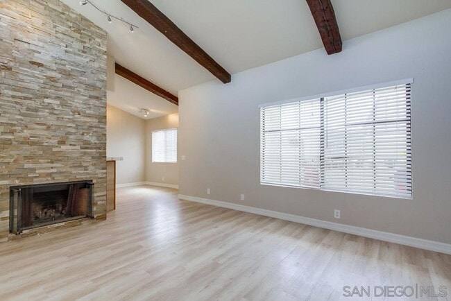 Building Photo - Light, Bright + Airy 2 Bed, 2 Bath Second Floor Condo in Highly Desirable Hillcrest!