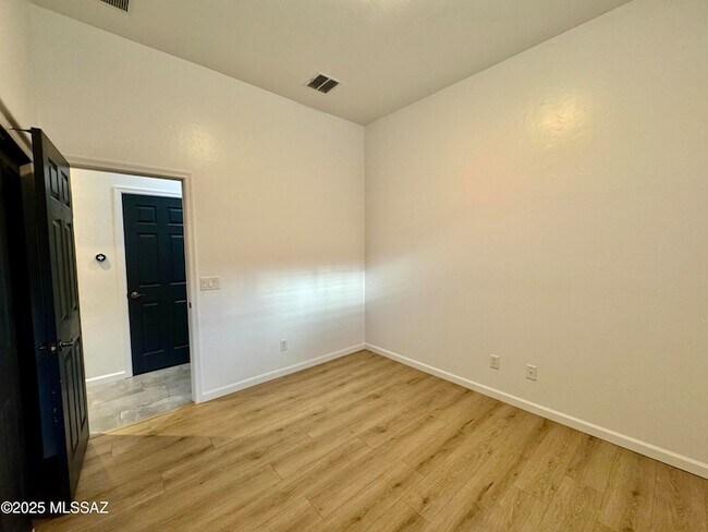 Building Photo - 13743 N High Mountain View Pl