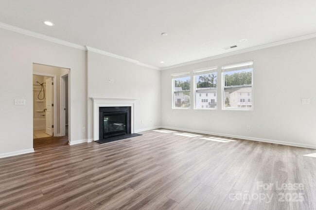 Building Photo - 17121 Carolina Pine Row