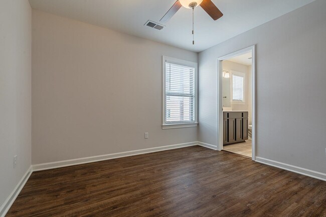 Building Photo - 84 N Rembert St