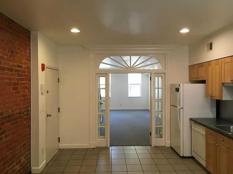 Building Photo - 702 N 2nd St