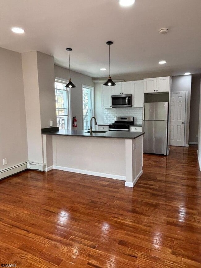 Building Photo - 50 James St