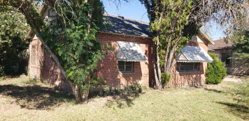 Building Photo - 2328 W Orange Dr