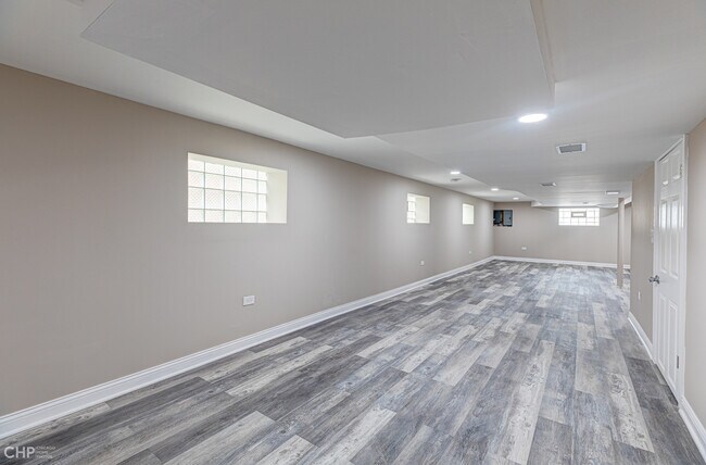 Building Photo - 5812 W 63rd Pl