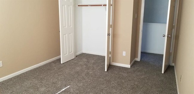 Building Photo - 15515 Waldron Cir