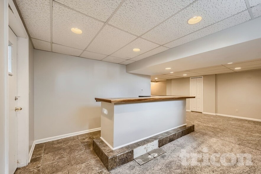 Building Photo - 9432 Seven Courts Dr
