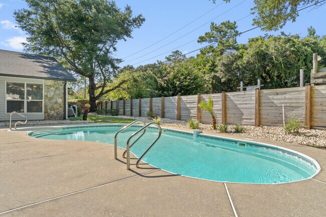 Building Photo - 101 Hands Cove Ln