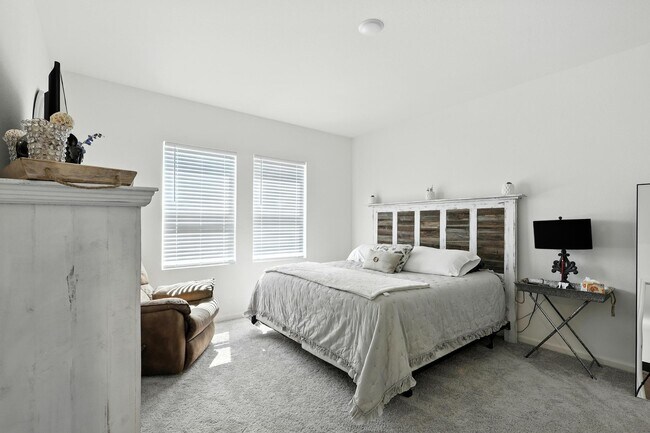 Building Photo - 5830 Capri Frst Dr