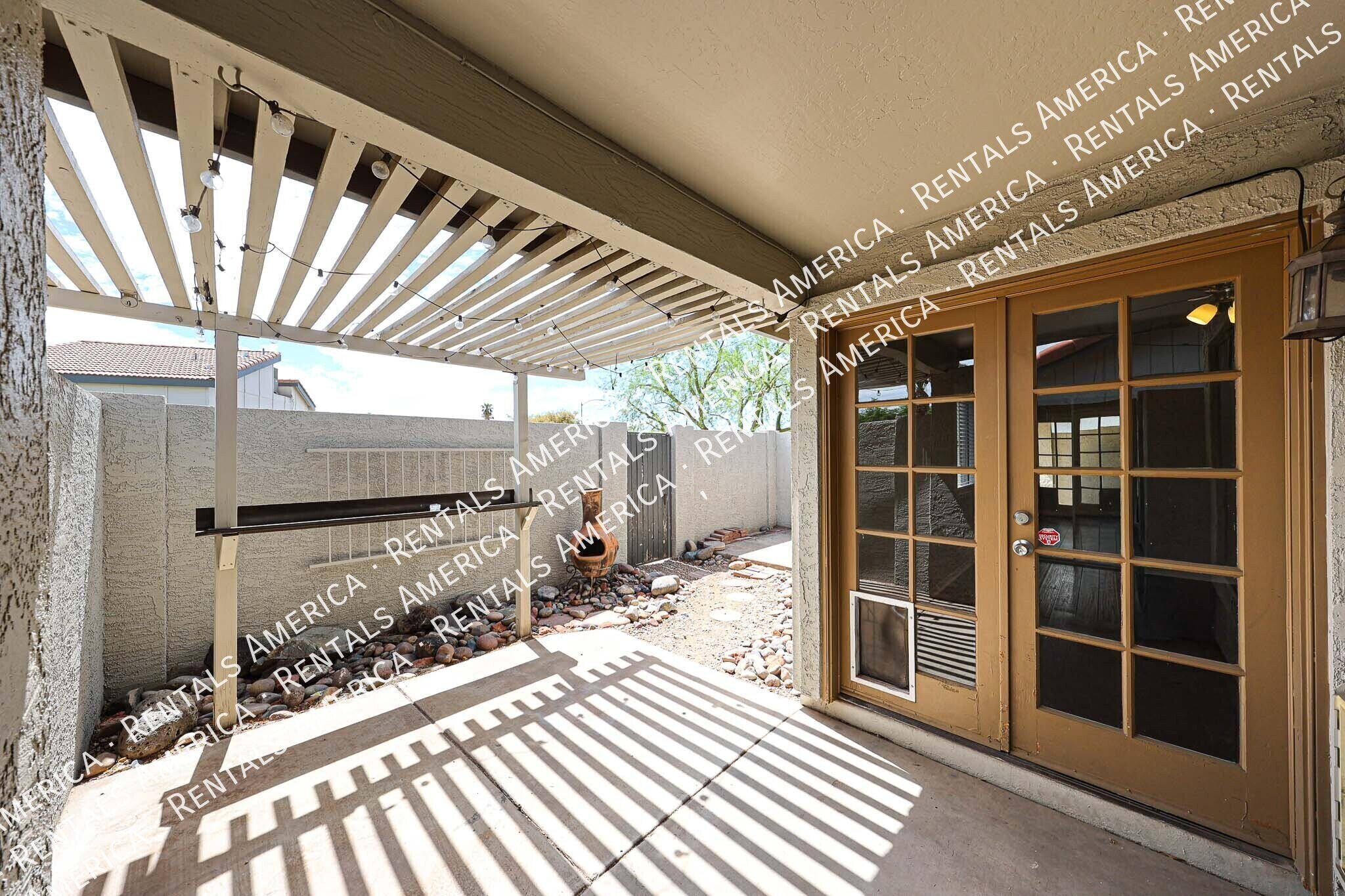 Building Photo - 2507 W Greenway Rd