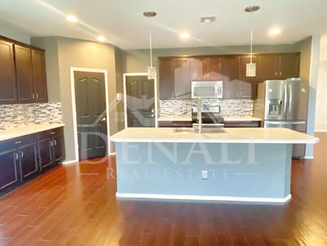 Building Photo - 51 S 57th Pl