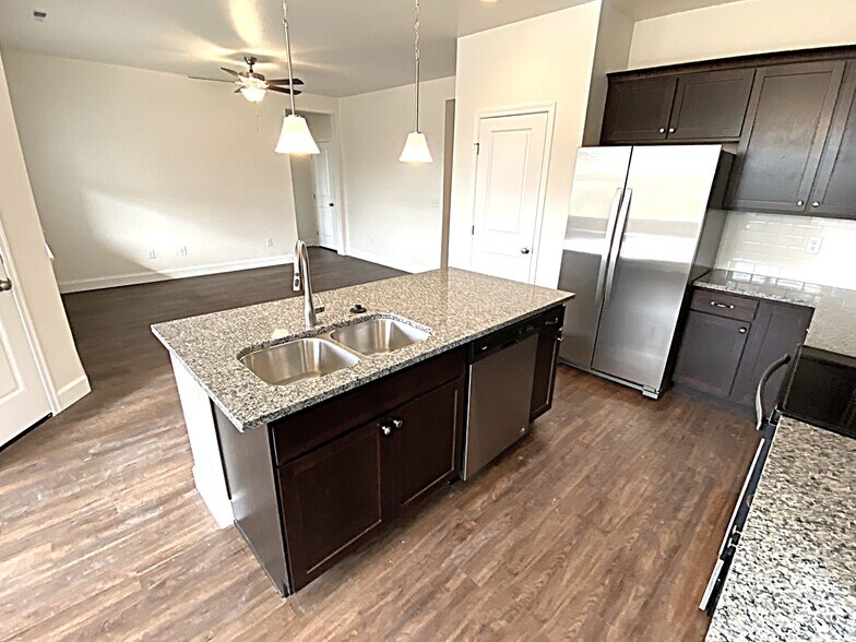 Building Photo - 309 E Sicily Dr