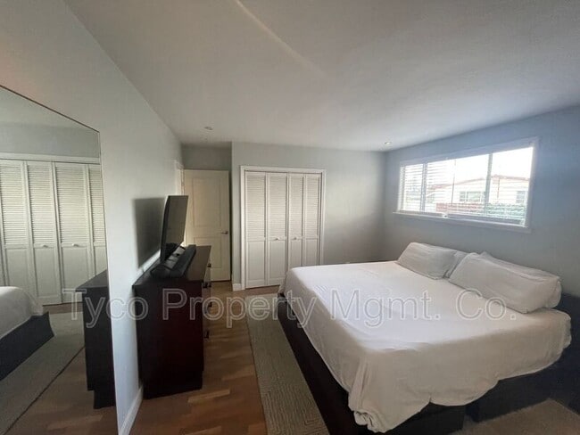 Building Photo - 392 Bonito Ave