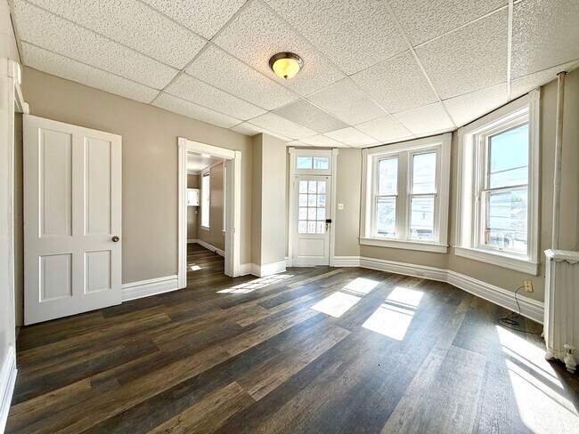 Building Photo - 162 S Potomac St